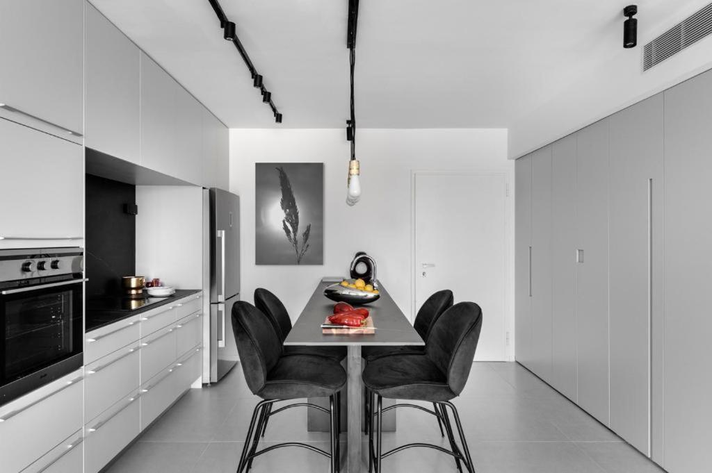 Yefet - By Beach Apartments Tlv Тель-Авив Экстерьер фото