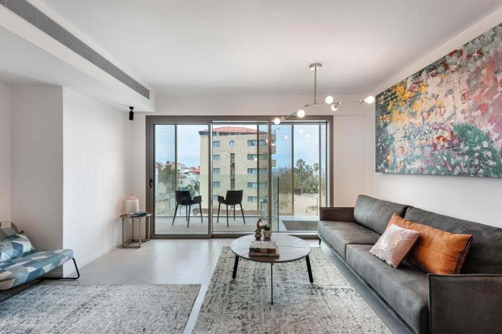 Yefet - By Beach Apartments Tlv Тель-Авив Экстерьер фото