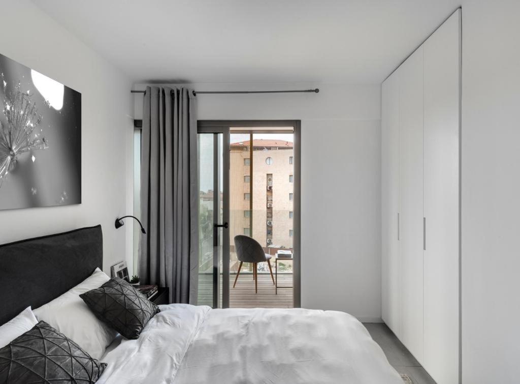 Yefet - By Beach Apartments Tlv Тель-Авив Экстерьер фото