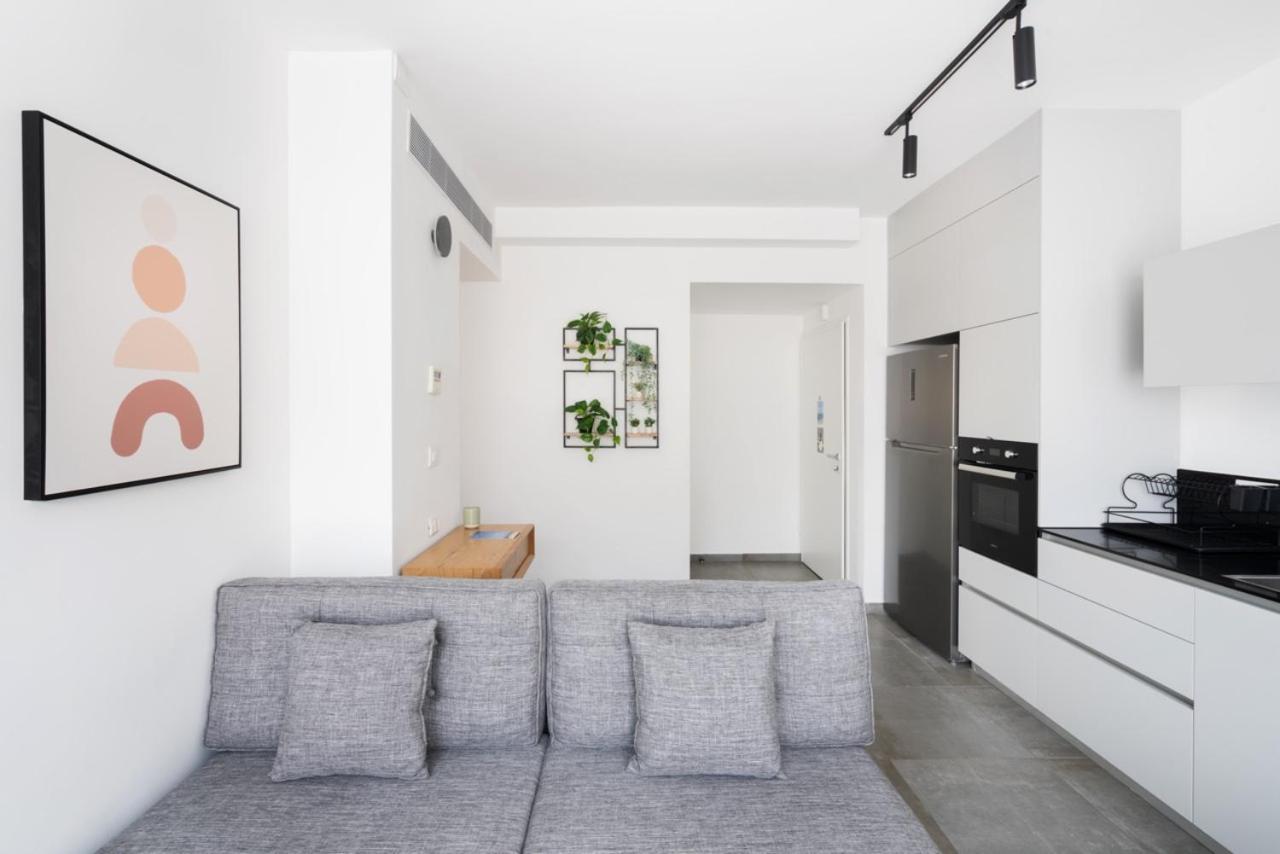 Yefet - By Beach Apartments Tlv Тель-Авив Экстерьер фото