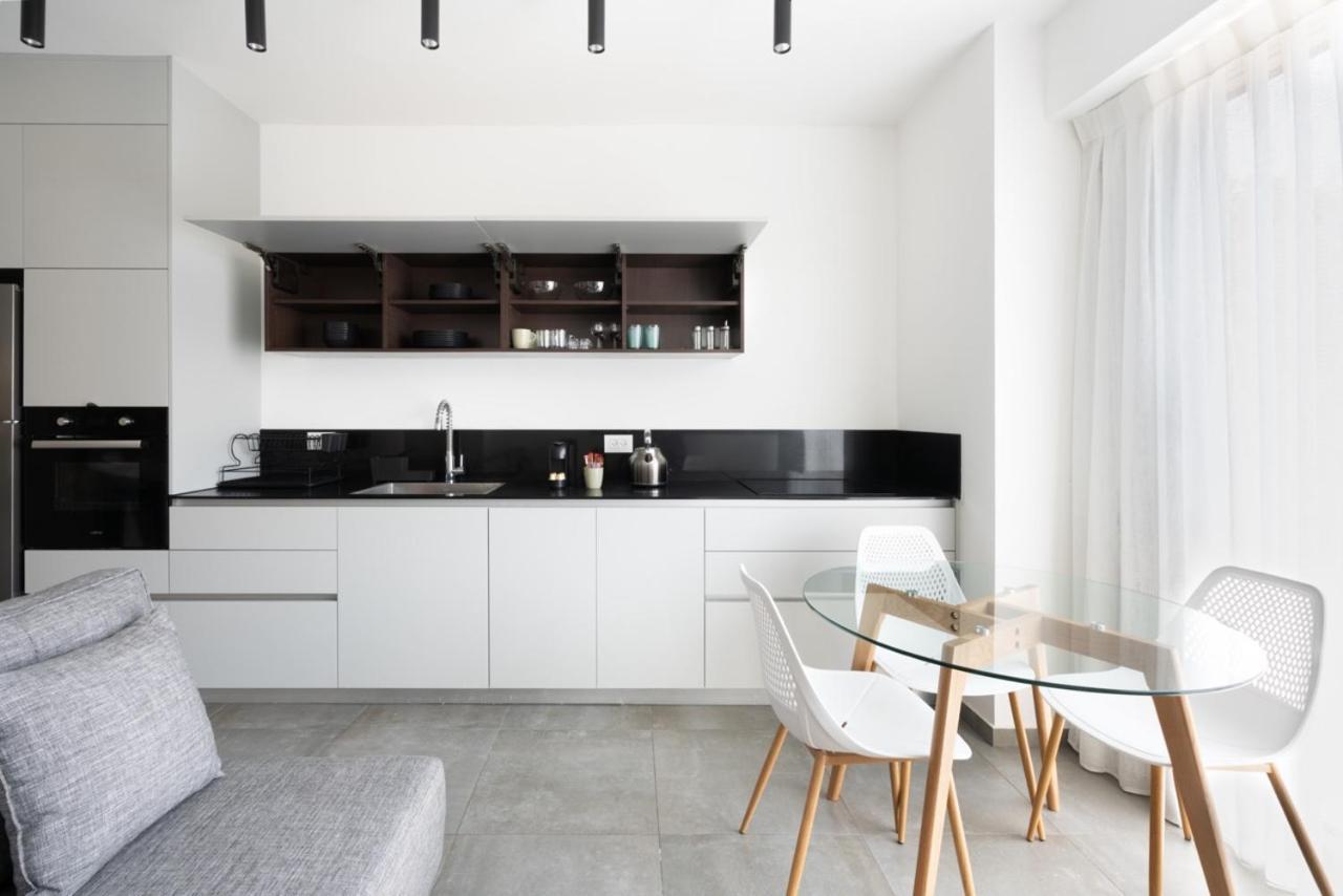 Yefet - By Beach Apartments Tlv Тель-Авив Экстерьер фото