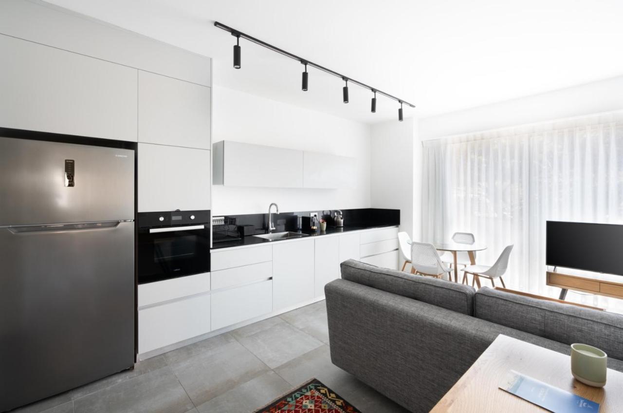 Yefet - By Beach Apartments Tlv Тель-Авив Экстерьер фото